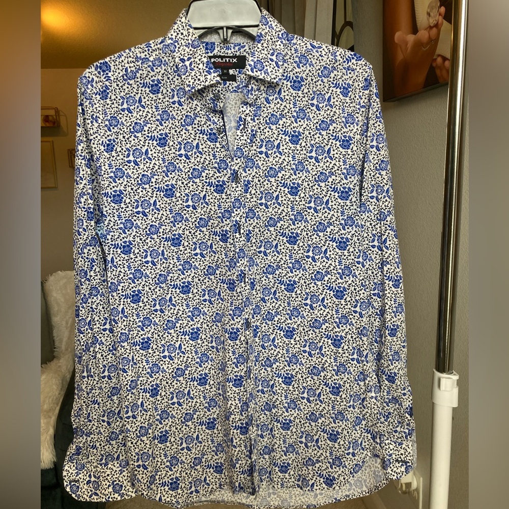 Men’s Politix long sleeve button down size Medium slim fit.
